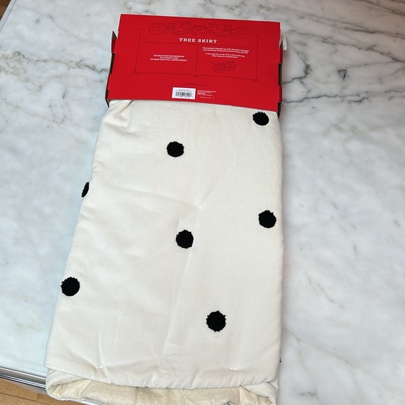 Tree Shirt - Wondershop 42” x 54” - Picture 4 of 4